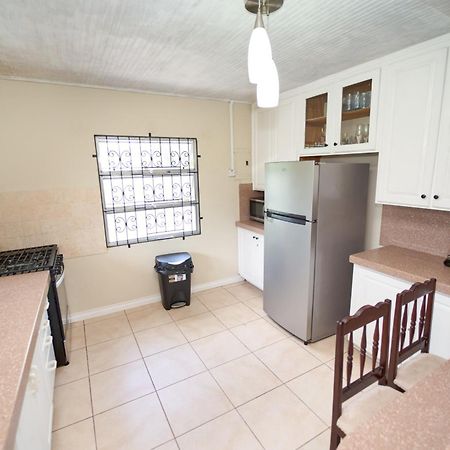Spacious 3-Bedroom Home - Regency Park 布里奇敦 外观 照片
