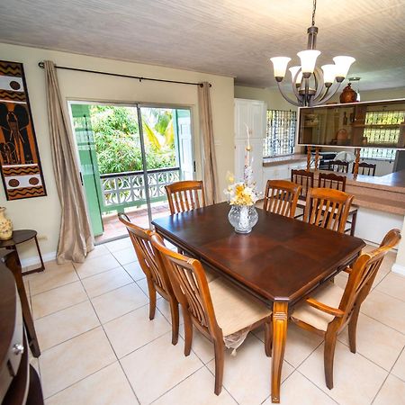 Spacious 3-Bedroom Home - Regency Park 布里奇敦 外观 照片