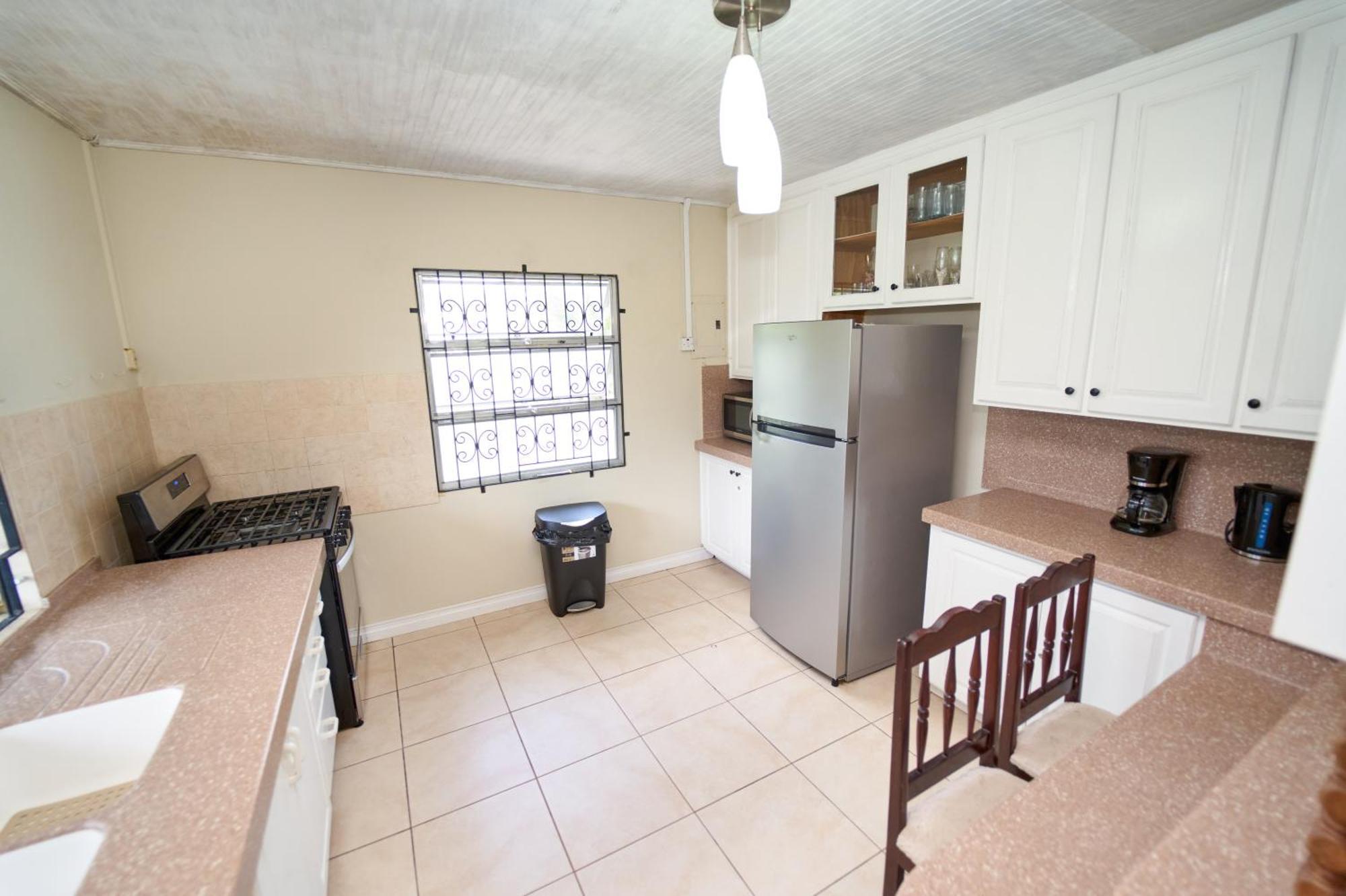 Spacious 3-Bedroom Home - Regency Park 布里奇敦 外观 照片