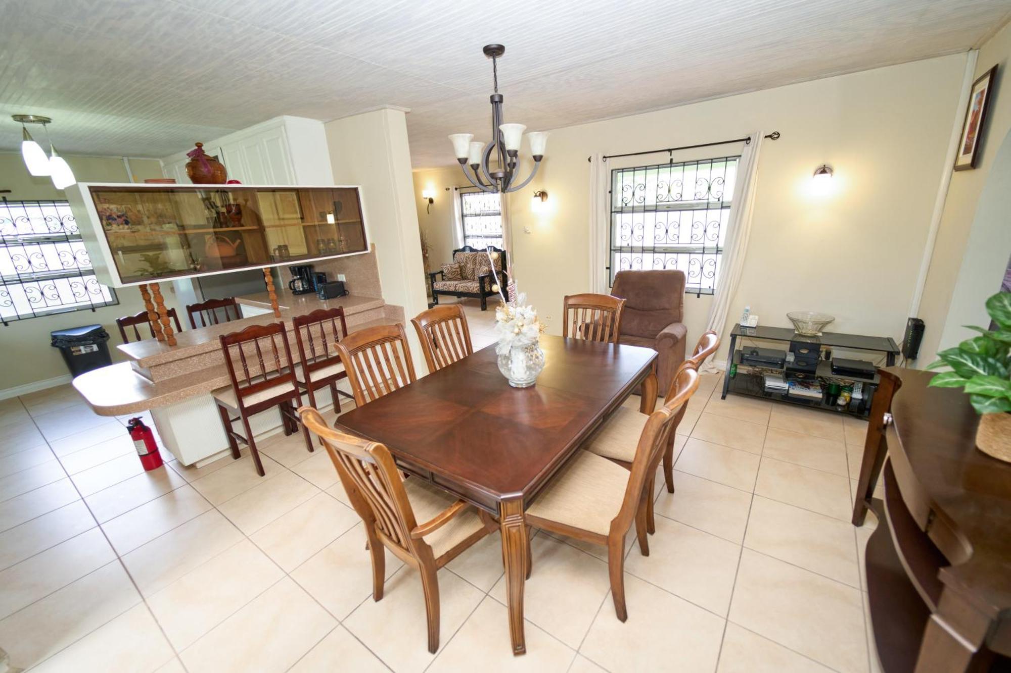 Spacious 3-Bedroom Home - Regency Park 布里奇敦 外观 照片