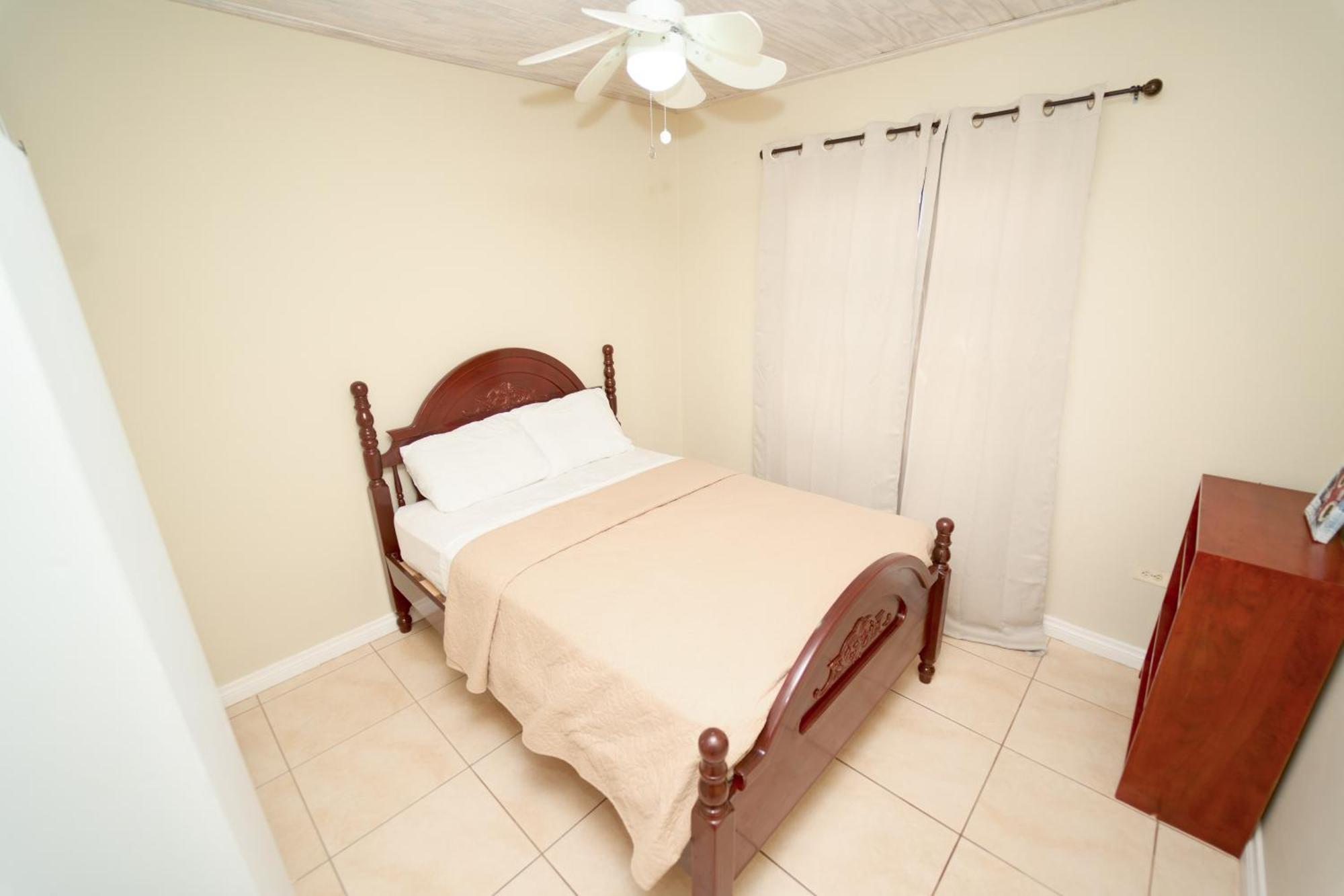 Spacious 3-Bedroom Home - Regency Park 布里奇敦 外观 照片