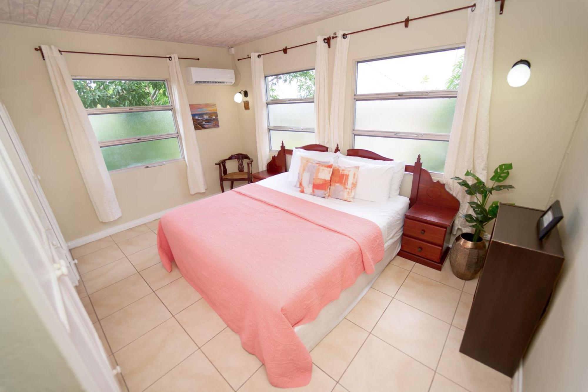 Spacious 3-Bedroom Home - Regency Park 布里奇敦 外观 照片
