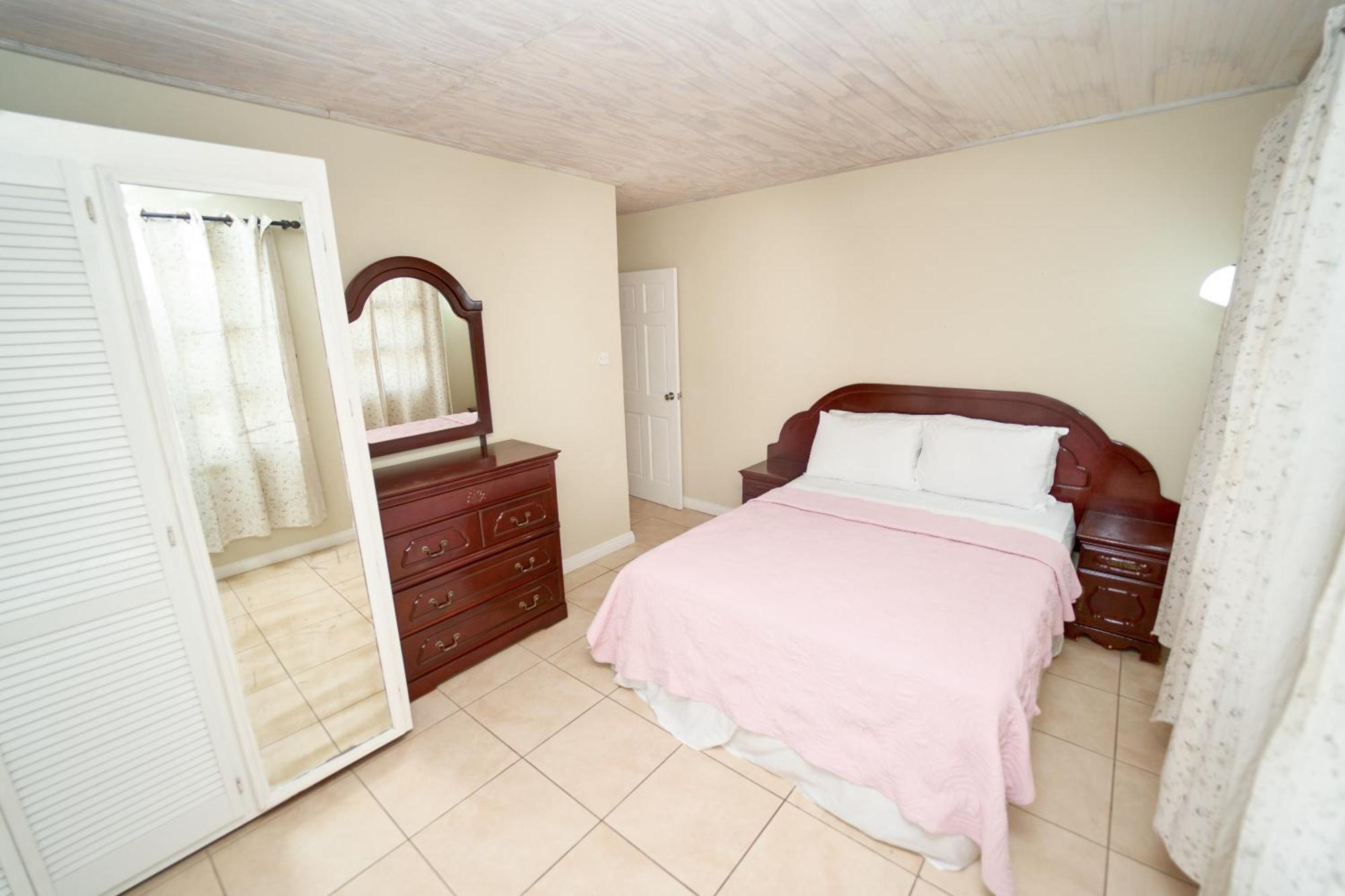 Spacious 3-Bedroom Home - Regency Park 布里奇敦 外观 照片