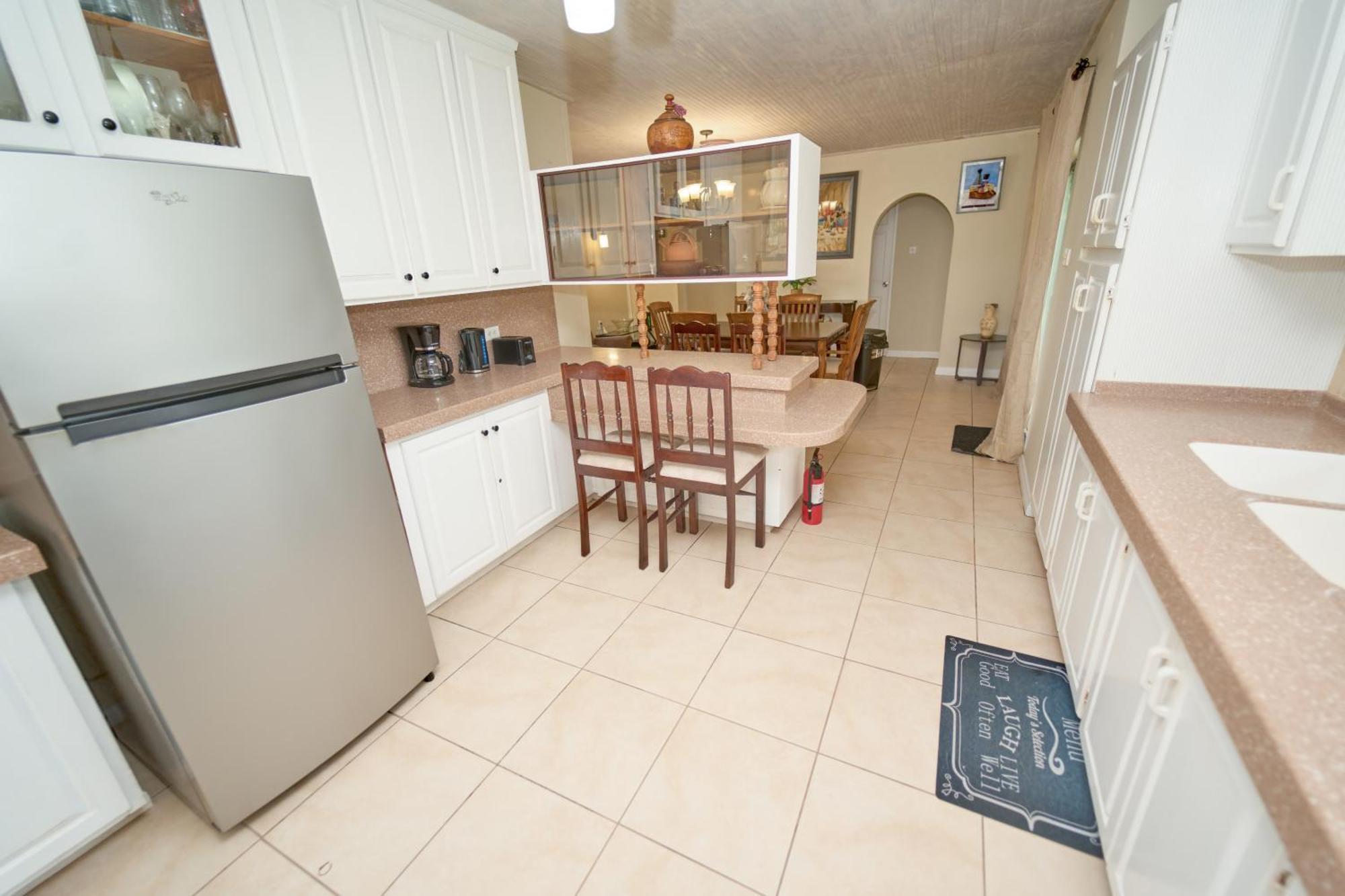 Spacious 3-Bedroom Home - Regency Park 布里奇敦 外观 照片