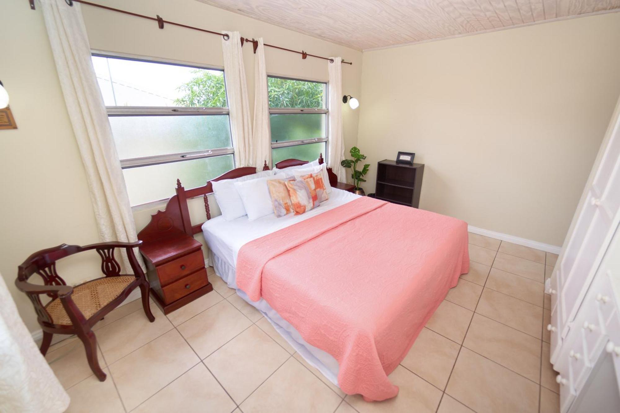 Spacious 3-Bedroom Home - Regency Park 布里奇敦 外观 照片