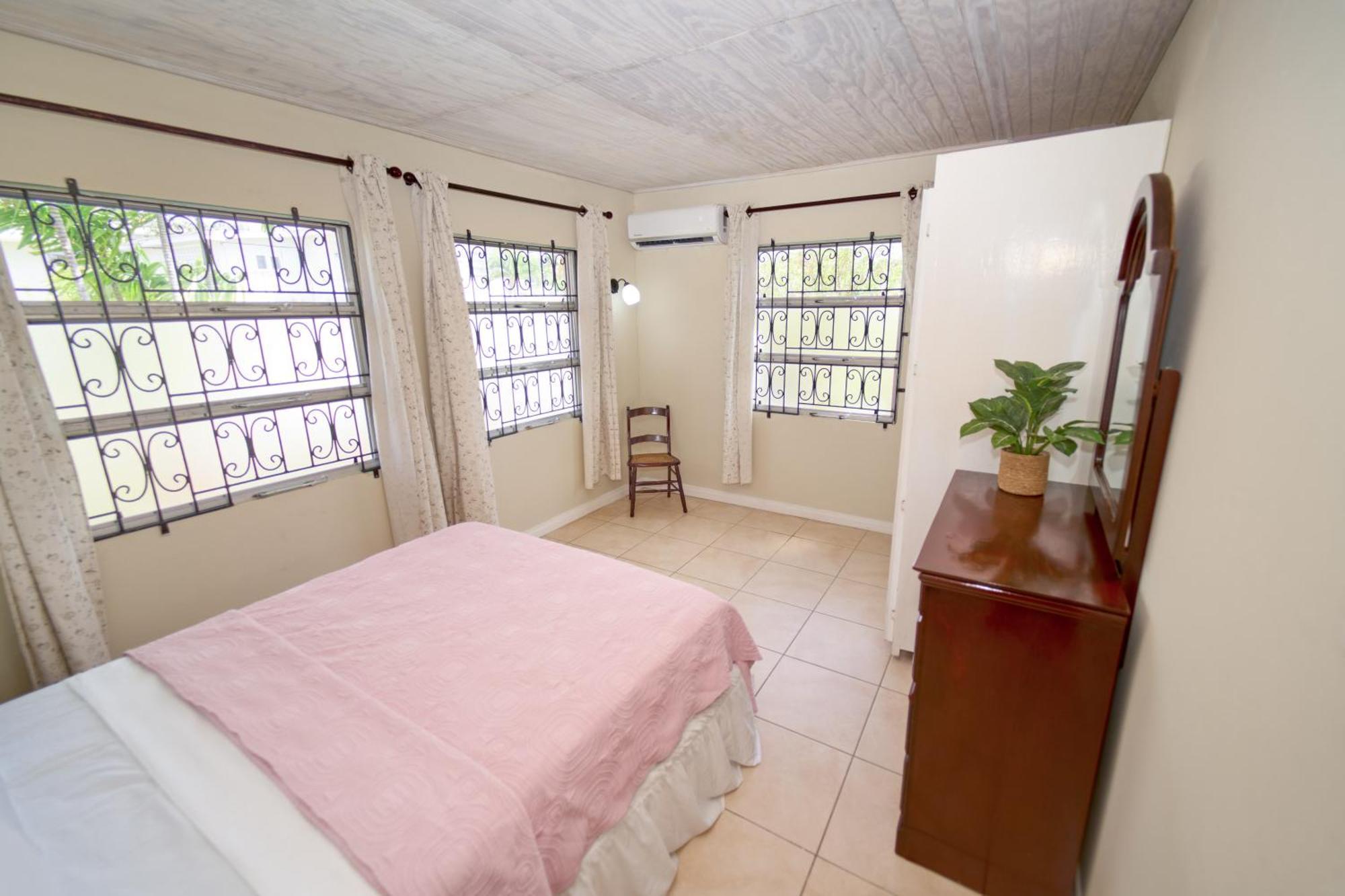 Spacious 3-Bedroom Home - Regency Park 布里奇敦 外观 照片