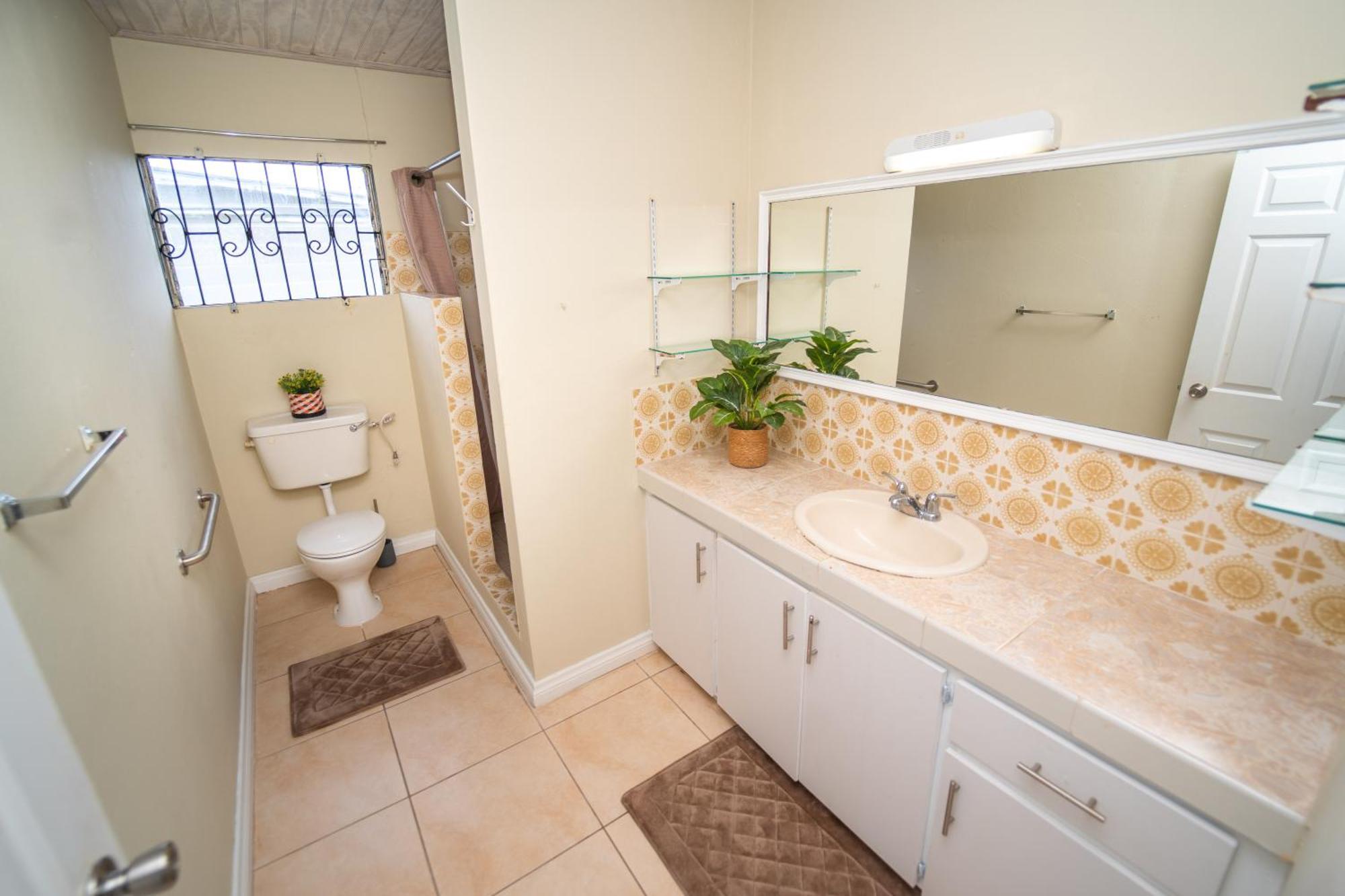 Spacious 3-Bedroom Home - Regency Park 布里奇敦 外观 照片